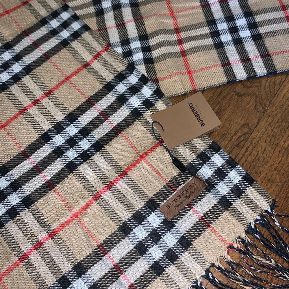Burberry Scarf (BRAND NEW) - Picture 1 of 3